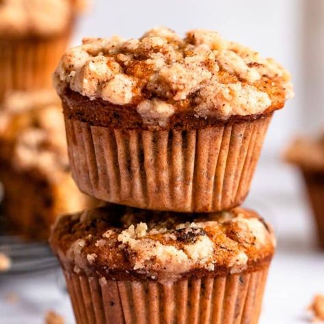 Moist Pumpkin Banana Muffins - Rich And Delish Cinnamon Streusel Muffins, Pumpkin Banana Muffins, Crumb Muffins, Low Carb Backen, Double Chocolate Muffins, Moist Muffins, Mug Cake Microwave, Coffee Cake Muffins, Apple Cinnamon Muffins