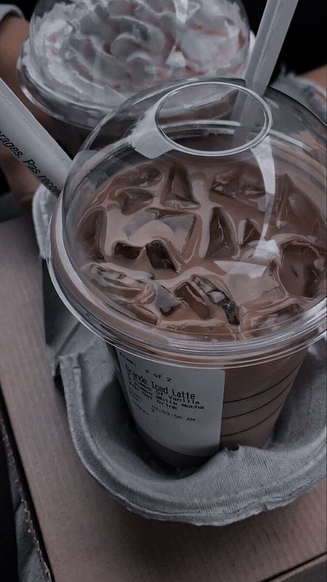 Coffee Obsession, Think Food, Aesthetic Coffee, Starbucks Drinks, Food Snapchat, Coffee Love, Cafe Food, Coffee Addict, Food Cravings