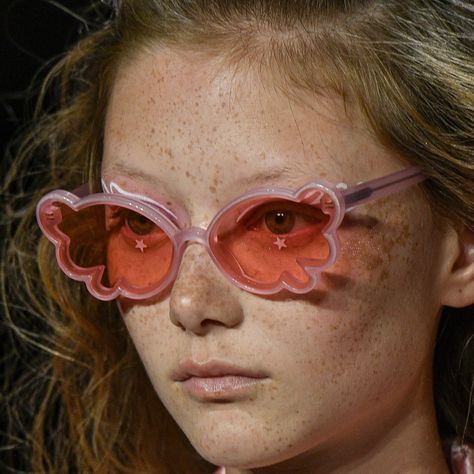 Seoul Fashion Week, Seoul Fashion, Butterfly Sunglasses, Anna Sui, Blender 3d, Cool Street Fashion, Fashion Week Spring, Fashion Collection, A Girl