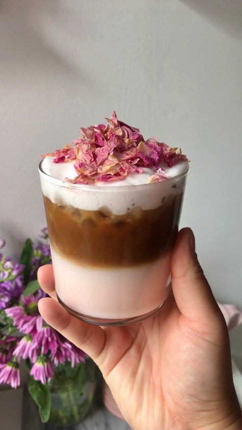 Rose Emoji, Herb Diet, Rose Latte, Rose Syrup, Strawberry Roses, Honey Rose, Latte Recipe, Tea Latte, Syrup