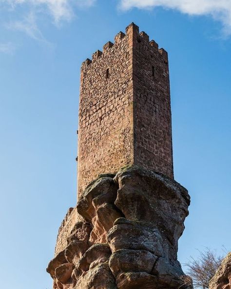 Castle Mansion, Sand Stone, Kingdom Of Heaven, Architecture Old, 12th Century, The Castle, Dream Destinations, Leaning Tower Of Pisa, Travel Dreams