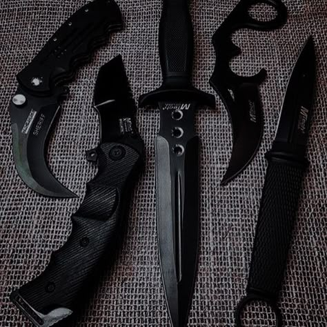 Cool Knife Designs, Knifes And Swords, Knives Aesthetic, Beautiful Knives, Mafia Princess, Knife Aesthetic, Unique Knives, Pretty Knives, Dagger Knife