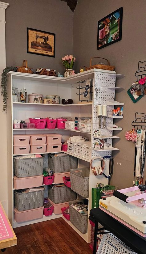 Craft Room And Bedroom Combo, Small Art Studio Storage, Walk In Closet Craft Room, Sewing Storage Ideas Small Spaces, Tiny Craft Room Ideas Small Spaces, Crafting Areas Small Spaces, Diy Craft Storage Ideas Small Spaces, Small Craft Area Ideas, Pegboard Desk Setup