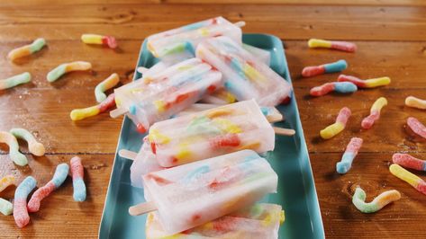 Sour Worm Vodka Pops Will Bring Out The Kid In YouDelish Fun In The Sun Party, Wine Popsicles, Champagne Popsicles, Boozy Pops, Homemade Horchata, Frozen Yogurt Popsicles, Sour Worms, Boozy Popsicles, Sour Gummy Worms