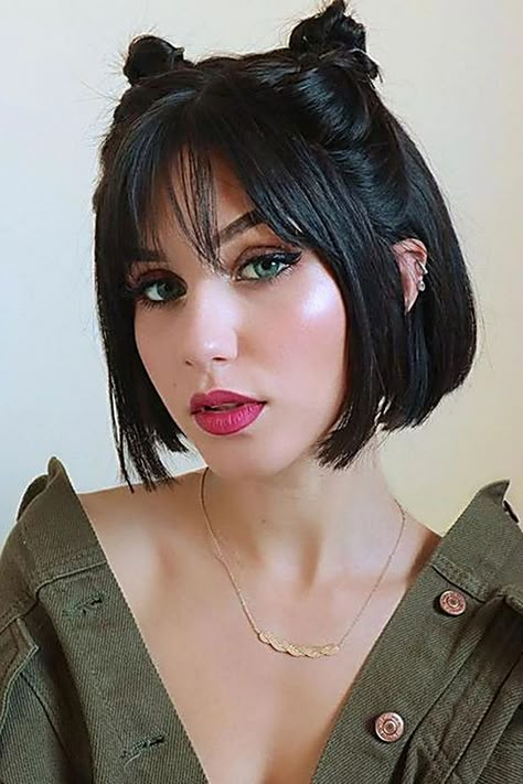 Short Bob Hairstyles - Yes, Everybody Wants It! Isn't that what you are searching for? Visit now for more details. Melena Bob, Bob Hairstyles With Bangs, Bob Haircut With Bangs, Hairstyles For, Peinados Fáciles Para Cabello Corto, Short Bob Haircuts, Penteado Cabelo Curto, Trending Hairstyles, Short Hair With Bangs