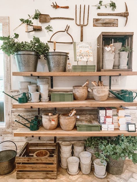 Home Decor Shop Ideas, Spring Retail Display, Garden Shop Display, Gift Shop Display Ideas, Farm Store Ideas, Magnolia Market Decor, Gift Shop Ideas, Market Interior, Gift Shop Interiors