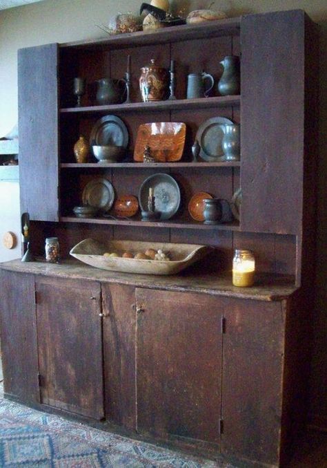 Primitive Country Kitchen, Primitive Cabinets, Primitive Cupboards, Country Cupboard, Antique Cupboard, Primitive Homes, Old Cabinets, Primitive Furniture, Colonial Decor