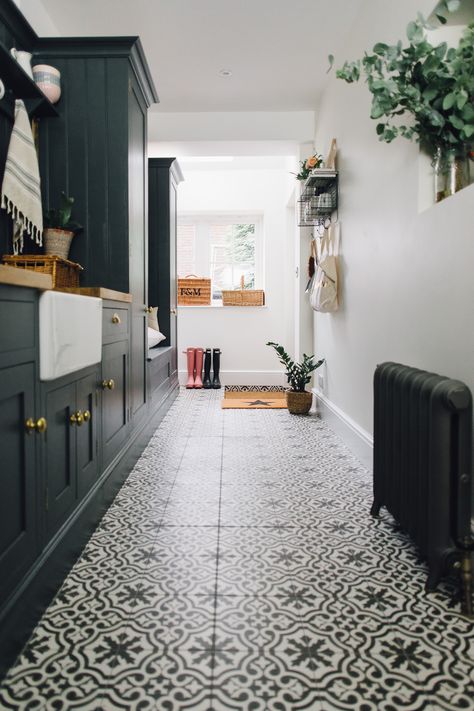 Rebecca's Utility and Boot Room - Rock My Style | UK Daily Lifestyle Blog Boot Room Utility, Utility Room Designs, Hall Flooring, Tiled Hallway, Hallway Flooring, Casa Country, Hallway Designs, Patterned Floor Tiles, Boot Room