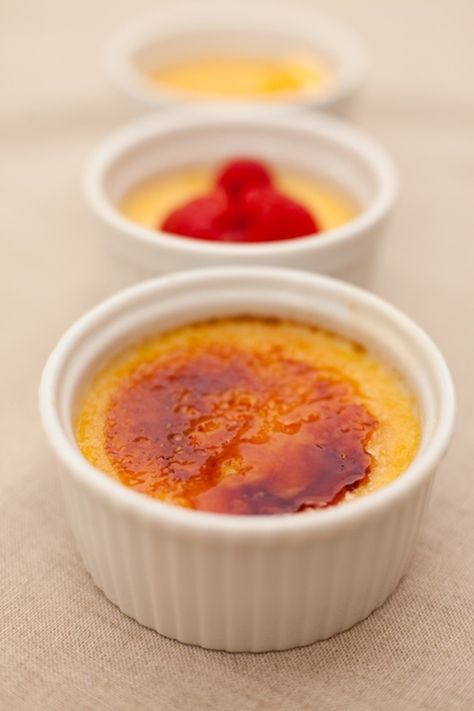 Vegetarian Easter Recipes, Cream Brulee, Creme Brulee Recipe, Brulee Recipe, Creme Brûlée, Organic Kitchen, Lavender Honey, Creamy Desserts, Glass Baking Dish