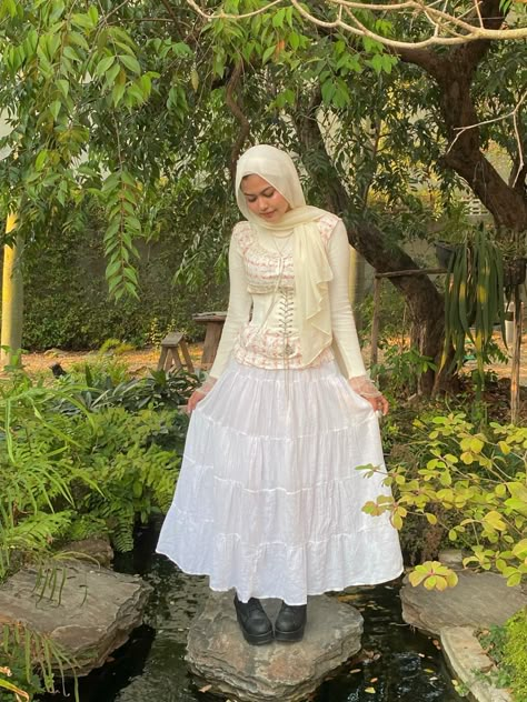 Vintage Hijabi Outfits, Hijab Cute Outfit, Fairy Dress Hijab, Hijabi Fairycore, Outfit Dress Hijab, Hijabi Coquette, Fairy Outfit Ideas, Fairy Outfit Aesthetic, Fairytail Aesthetic