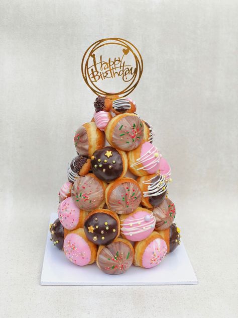 Donut Tower Birthday, Donat Tower, Doughnut Tower, Donut Ideas, Donut Decorating Ideas, Fancy Donuts, Donut Tower, Birthday Sweets, Diy Donuts