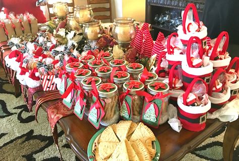 How to  Have a Cookie EXCHANGE Party Cookie Exchange Favors, Cookie Swap Packaging Ideas, Cookie Exchange Display Ideas, Cookie Exchange Party Favors, Cookie Exchange Packaging, Cookie Exchange Rules, Christmas Cookie Swap Party, Cookie Swap Party, Christmas Cookie Swap