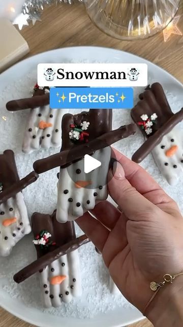 Recipes on Instagram: "Let it snow with these Snowman Pretzels! ☃️ 🥨 They are full of holiday cheer! ✨ #snowmanpretzels #snowman #pretzels #christmas #christmasrecipes #christmasdesserts #chocolate" Pretzel Snowman Treats, Festive Pretzel Snowflakes, Snowman Pretzel Sticks, Pretzel Snowman, Snowman Pretzels, Christmas Chocolate Covered Pretzels, Holiday Pretzel Treats, Pretzels Christmas, Chocolate Pretzels Christmas