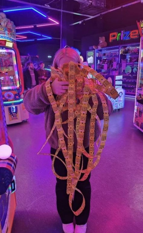 Arcade Tickets Aesthetic, Cute Places To Go With Your Boyfriend, Arcade Friends, Friend Date Ideas, Aesthetic Activities, Bucket List Aesthetic, Arcade Date, Summer Date Ideas, Hangout Ideas