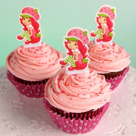 Cupcake Strawberry Shortcake, Strawberry Shortcake Cupcakes Birthday, Strawberry Shortcake Character Birthday Cake, Strawberry Cupcake Design, Strawberry Shortcake Theme Cake Birthday Ideas, Strawberry Shortcake Character Cupcakes, Strawberry Theme Cupcakes, Strawberry Shortcake Birthday Party Decorations, Strawberry Shortcake Cake Birthday