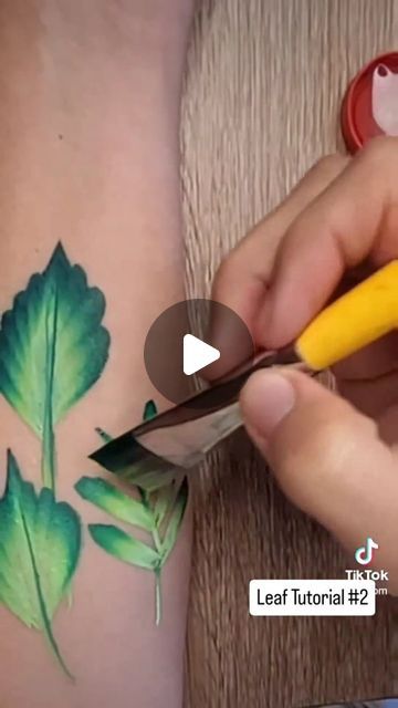 two ways to paint pretty leaves How To Paint A Leaf, Leaf Face Paint, Easy Body Painting, Leaf Painting Ideas, Dry Leaf Art, Face Painting Tips, Face Paint Brushes, Dry Brush Painting, Pretty Leaves