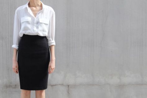 Photo Skirt Black And White, Pencil Skirt Outfits, White Minimal, Diy Skirt, Minimal Classic, Trendy Skirts, Black Pencil Skirt, Black Pencil, Business Outfit