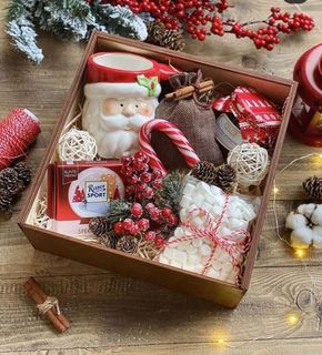 Diy Christmas Gift Basket Ideas, Gift Basket Ideas For Women, Amazon Christmas Gifts, Christmas Gift Baskets Diy, Christmas Gift Hampers, Christmas Homemade, Crochet Christmas Gifts, Christmas Gift Basket Ideas, Easy Christmas Gifts