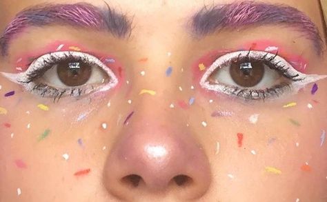 Cute Face Painting Aesthetic, Sprinkle Makeup, Colorful Freckles, Eye Makeup Designs, Dope Makeup, Bold Makeup, Creative Eye Makeup, Creative Makeup Looks, Clown Makeup