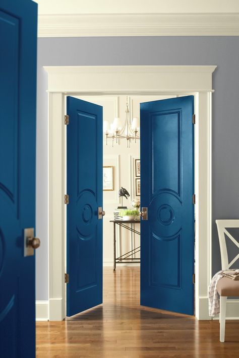 How a Door Can Make a Statement + LA House Update — Veronica Bradley Interiors Paint Doors Interior, Painted Interior Doors, 아파트 인테리어, Blue Door, Design Del Prodotto, Updating House, Door Color, Beautiful Doors, Painted Doors