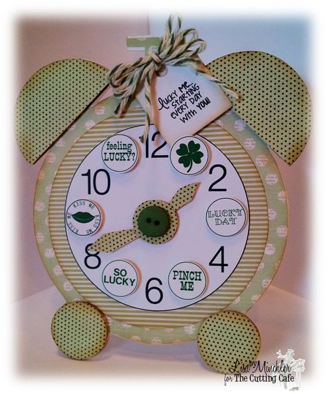 réveil  card Clock Card, Punch Art Cards, Lucky Me, Cricut Cards, Shaped Cards, Punch Cards, Card Patterns, Special Cards, Paper Crafts Cards