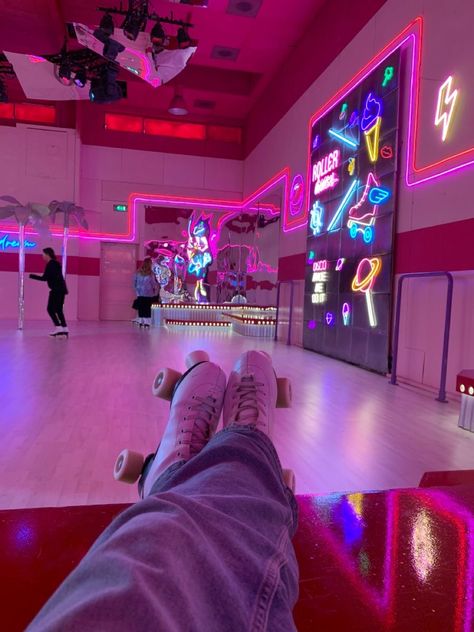 Roller Skating Vision Board, Vision Board Roller Skating, Rollerskating Rink Aesthetic, Roller Skating Rink Aesthetic, Skating Rink Aesthetic, Roller Skater Aesthetic, Roller Blading Aesthetic, Aesthetic Roller Skates, Roller Rink Aesthetic