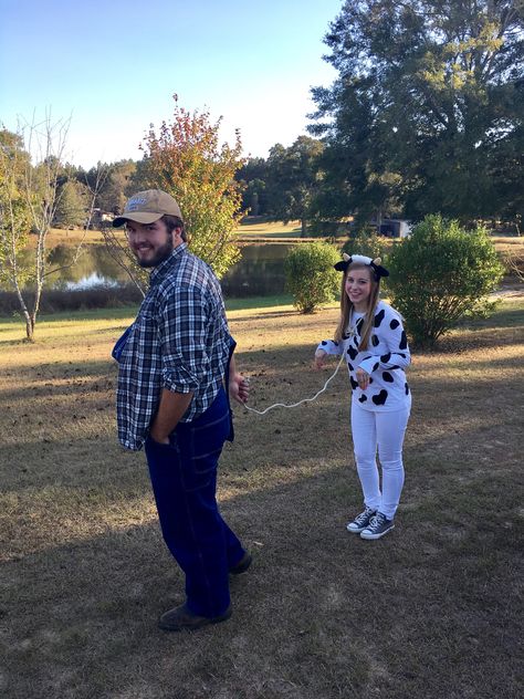 Caleb and Jana taking on cow and farmer 2016 Farmer Costume Mens, Cow And Farmer Costume Halloween, Carrot Costume, Farmer Costume, Awesome Costumes, Halloween Couple, Couples Halloween Outfits, Family Halloween, Couple Halloween