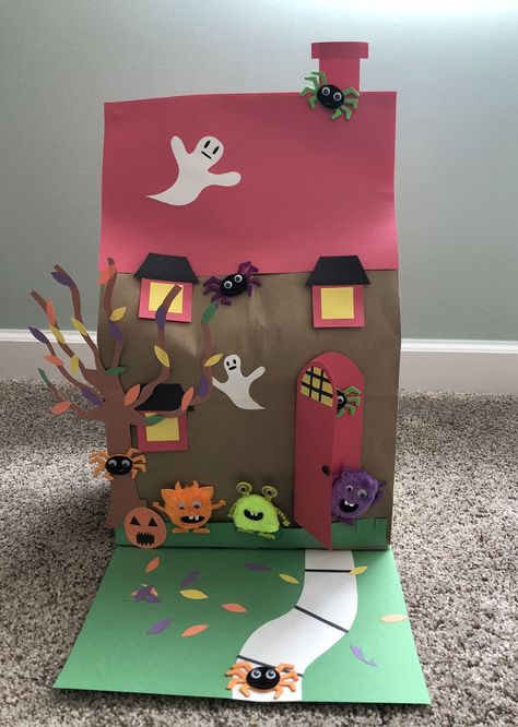 Halloween Craft Paper Bag House Halloween Shoe Box Crafts, Paper Bag Haunted House Craft, Paper Bag Houses, Paper Bag House, Homeschool Halloween, Morning Centers, Craft Paper Bag, Spooky Soiree, Halloween Paper Bags