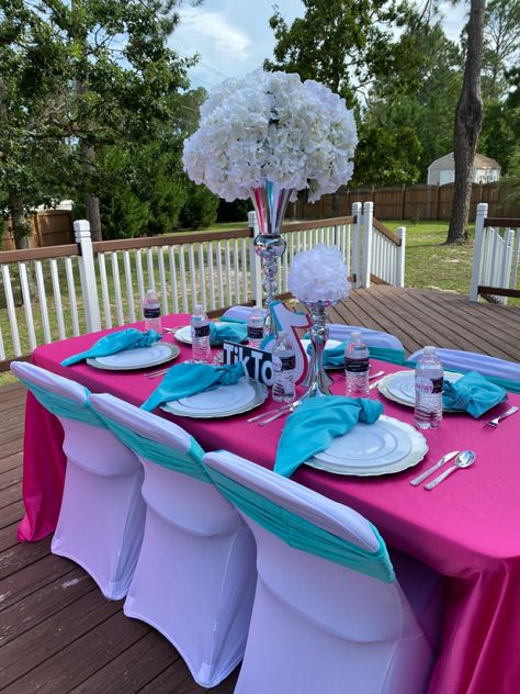 Tik Tok Centerpiece Ideas, Tik Tok Theme Party, Tik Tok Party Decoration, Tik Tok Party Ideas Decorations, Tik Tok Teepee Party, Party Tiktok, Tiktok Party, Tiktok Birthday, Birthday Setup