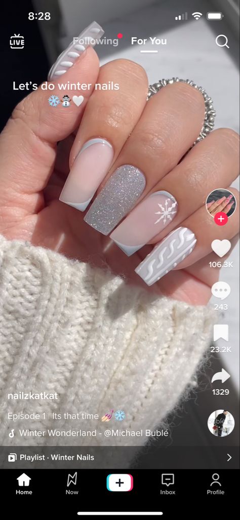 Grey and silver winter nails Silver Winter Nails, Grey Christmas Nails, Festive Holiday Nails, Halloween Acrylic Nails, Square Nail Designs, Grey Christmas, Cute Nail Art Designs, Winter Nail Designs, Festival Nails