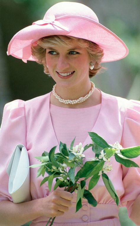 Millennial Pink from A Look Back at Princess Diana's Style  Before there was the term "Millennial Pink" there was just baby pink, and the style icon wore it a ton. Princess Diana Fashion, Catherine Walker, Princess Diana Photos, Princess Diana Pictures, Camilla Parker Bowles, Princes Diana, Diana Fashion, Charles And Diana, Lady Diana Spencer