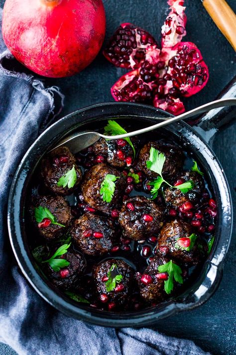 Pomegranate Meatballs, Moroccan Lamb Meatballs, Pomegranate Glaze, Arabisk Mad, Ground Lamb Recipes, Moroccan Meatballs, Impressive Appetizers, New Year's Eve Appetizers, Fluffy Mashed Potatoes