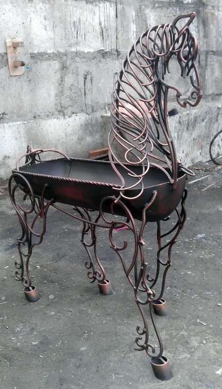 Art Fer, Koti Diy, Metal Horse, Wrought Iron Decor, Welding Art Projects, Diy Welding, Horseshoe Art, Metal Yard Art, Metal Garden Art