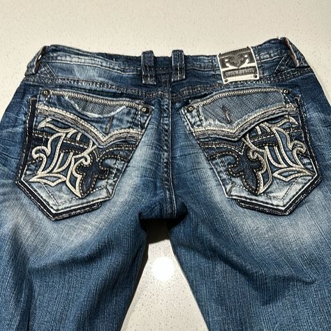 Kearney Rock Revival Acid Washed Blue Jeans. These Things Are Like New. They Have A Tiny Bit Of That Classic Rock Revival Destruction, But What A Great Pair Of Blue Jeans.