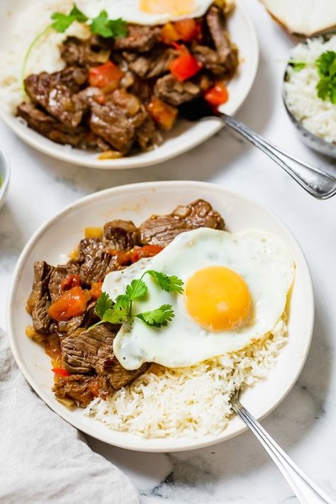 Beef lovers, you'll love this quick Colombian Carne en Bistec steak dish cooked with onions, tomatoes and cumin. The onions and tomatoes create a flavorful sauce which is wonderful served over rice. #carnebistec #colombianrecipes #steak Steak With Onions, Lighter Recipes, Salmon With Lemon, Onions And Tomatoes, Marinated Pork Chops, Winter Foods, Beef Meals, Steak Dishes, Lemon Orzo