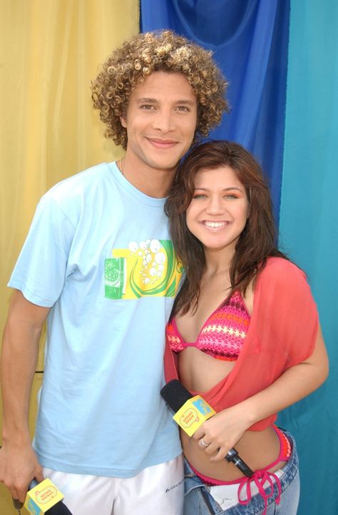 Pin for Later: MTV Spring Break Moments That Make Us Miss Our College Days 2003: American Idol finalists Justin Guarini and Kelly Clarkson perform in Miami. This was just months before the classic romantic comedy From Justin to Kelly was released. Mtv Spring Break, Justin Guarini, American Idol Winner, College Days, Epic Movie, Amazon Kitchen Gadgets, The First Americans, Reality Television, Amazon Kitchen