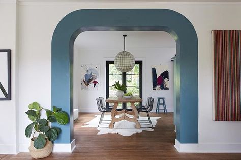 Leanne had the simple trick of painting the arch between rooms. "I loved the arch there, but it felt a bit overlooked and dated. Just by a… Wicker Table And Chairs, Faux Headboard, Ford Interior, Teal Paint, Trending Paint Colors, Hello Lovely, Creative Living, Geometric Wallpaper, Home Pictures