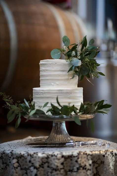 Wedding Cake Eucalyptus, Greenery Cake, Wedding Cake Greenery, Wedding Cake Flowers, Green Wedding Cake, Wedding Cake Cookies, Boho Wedding Cake, Wreath Wedding Invitations, Floral Wedding Cake