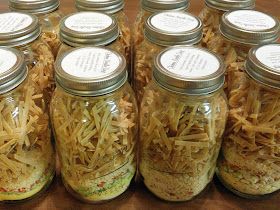 Noodle Soup In A Jar, Jar Food Gifts, Mason Jar Gifts Recipes, Mason Jar Soup, Thrive Life Recipes, Mason Jar Mixes, Dried Ginger, Dry Soup Mix, Homemade Dry Mixes