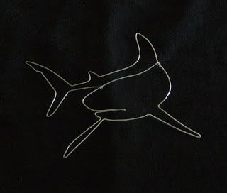 Paper Clips Art, Shark Jewelry, Copper Wire Art, Wire Jewelry Patterns, Wire Art Sculpture, Art Lettering, Welding Art Projects, Art Wire, Cd Art