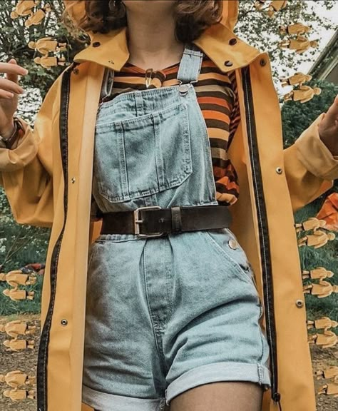 Sun Belt Outfit, Overalls Outfit Cottagecore, Indie Core Aesthetic Outfits, Artsy Lesbian Style, Overalls Plus Size Outfit, Artsy Core Outfits, Cute Artist Outfits, Cute Overall Outfits Aesthetic, Cottagecore Shorts Outfit