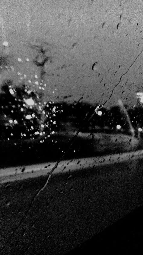 black and white #rain Filmy Vintage, I Love Rain, Black And White Photo Wall, Rain Wallpapers, Black And White Picture Wall, 카드 디자인, Gray Aesthetic, Black Aesthetic Wallpaper, Black And White Aesthetic