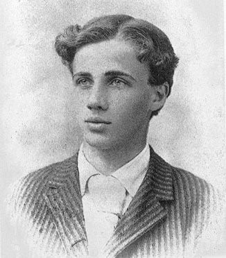 Young Robert Frost. An amazing poet ....       How to Write Your Book, Publish Your Book, Market Your Book:    https://blytheayne.com/writeyourbook/              #WriteYourBook #PinterestWriter Robert Frost, Historical People, People Of Interest, American Poets, Writers And Poets, Anais Nin, Writers Write, Book Writer, Famous Authors