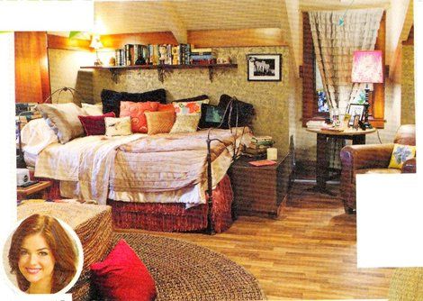 Aria Montgomery from Pretty Little Liars' awesome bedroom! Aria Montgomery Room, Round Jute Rug, Pretty Little Liars Aria, Bedding Inspiration, Aria Montgomery, Cute Bedroom Ideas, Teen Room Decor, Lucy Hale, House Room