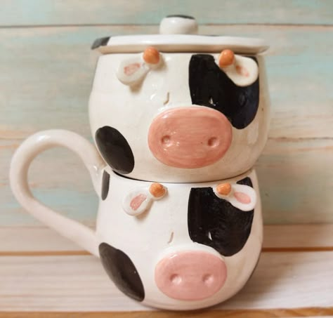 Ceramic Animal Mug, Cow Pottery Painting, Cow Ceramics, Clay Mug Ideas, Pottery Project Ideas, Cow Cup, Art Clay Ideas, Clay Tray, Ideas Ceramica