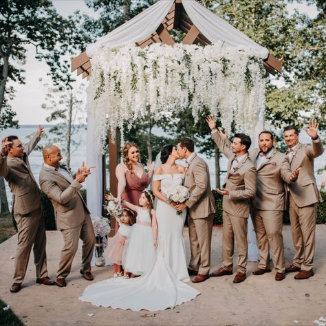 We're floating with happiness about this review we received over on theKnot! “The view at our ceremony site, Oliver Point, was surreal, it was a true fairy tale experience there. Thank you to Lanier Islands for making my special day unforgettable!” – Gina S. 📸 Andres Lopez Films Excellence Oyster Bay Jamaica Wedding, Salamander Resort Wedding, Big Island Hawaii Wedding Venues, Wedding Venues In Georgia, Antelope Island Bridals, Scenic Wedding, Villa Pizzo Wedding Lake Como, Lake Lanier, North Georgia Wedding