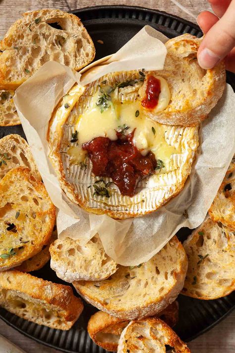 A summer take on classic baked camembert using gooseberry chutney. It makes a great sharing plate for BBQs and parties. Cabin Food Ideas, Camembert Baked, Xmas Starters, Gooseberry Chutney, Serbian Christmas, Sharing Plate, Cabin Food, Baked Camembert, Entrance Decoration