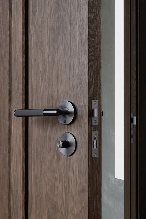 Explore gun metal as a finish in your home. Whether it's kitchen design, living spaces, bedrooms, or social spaces, gun metal is the Buster + Punch finish that marries light with dark perfectly. Door Accessories Hardware, Industrial & Rustic Interior, Modern Industrial Interior, Internal Door Handles, Buster Punch, Door Handles Interior, Black Door Handles, Internal Door, Door Inspiration