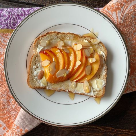 Nectarine Breakfast Toast or Bowl – At Home With Eugenia Nectarine Breakfast, Toast With Fruit, Breakfast Bowl Vegan, Fruit Toast, Breakfast At Home, Breakfast Toast, Healthy Food Motivation, Nutritious Breakfast, Lunch Recipes Healthy