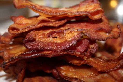 BRING HOME THE BACON. READ MORE... Fried Bacon, Perfect Bacon, Microwave Bacon, Bacon Roll, Bacon On The Grill, Bacon Appetizers, Cooking Bacon, Baked Bacon, Best Bacon